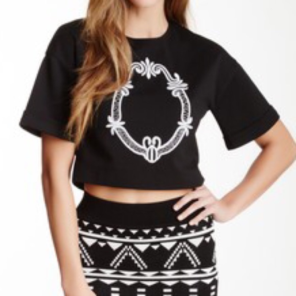 Gracia Front Graphic embroidered Crop Top in Black
